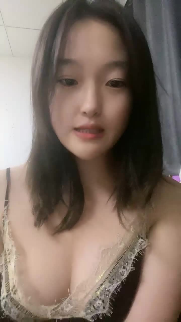 #大奶碗碗  00后小美女，奶子很大，跟男友做爱 3