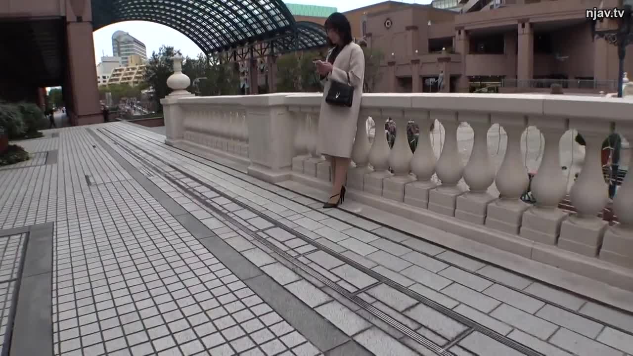 SIRO-5273 【有道理的已婚女人】“我是那种当女牛仔的时候就会自己动起来的人……”寻找感觉良好的地方，她心不在焉地晃动臀部，引来一阵阵快感来自她自己。她对自己的快乐很诚实，而且她很性感。然而，我只能说这些。