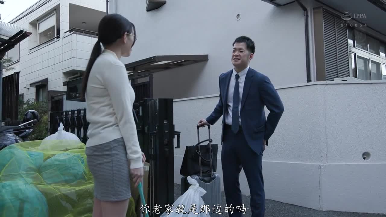 JUQ-734 我和出差时认识的一个已婚女人CA一拍即合，本该在一个房间做爱一晚……但实际上，我邻居的朴素老婆（巨乳）占了我的便宜。体内射精。 - 浜边刊帆