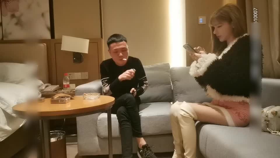探花找到一个逼很臭的妹子 钱都给了就算吐也要干回本！相信探花党也很多遭遇臭逼婆