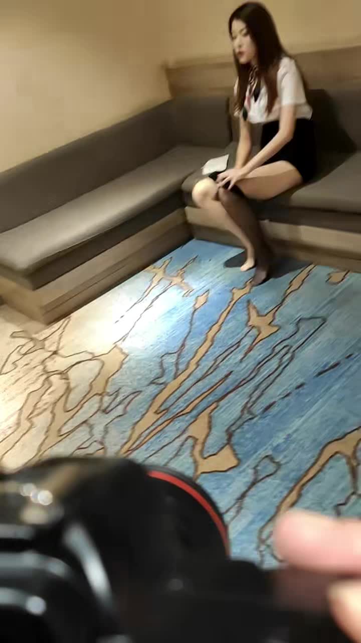 模特写真拍摄  现场拍摄气质模特，空姐制服性感黑丝，摆出各种姿势