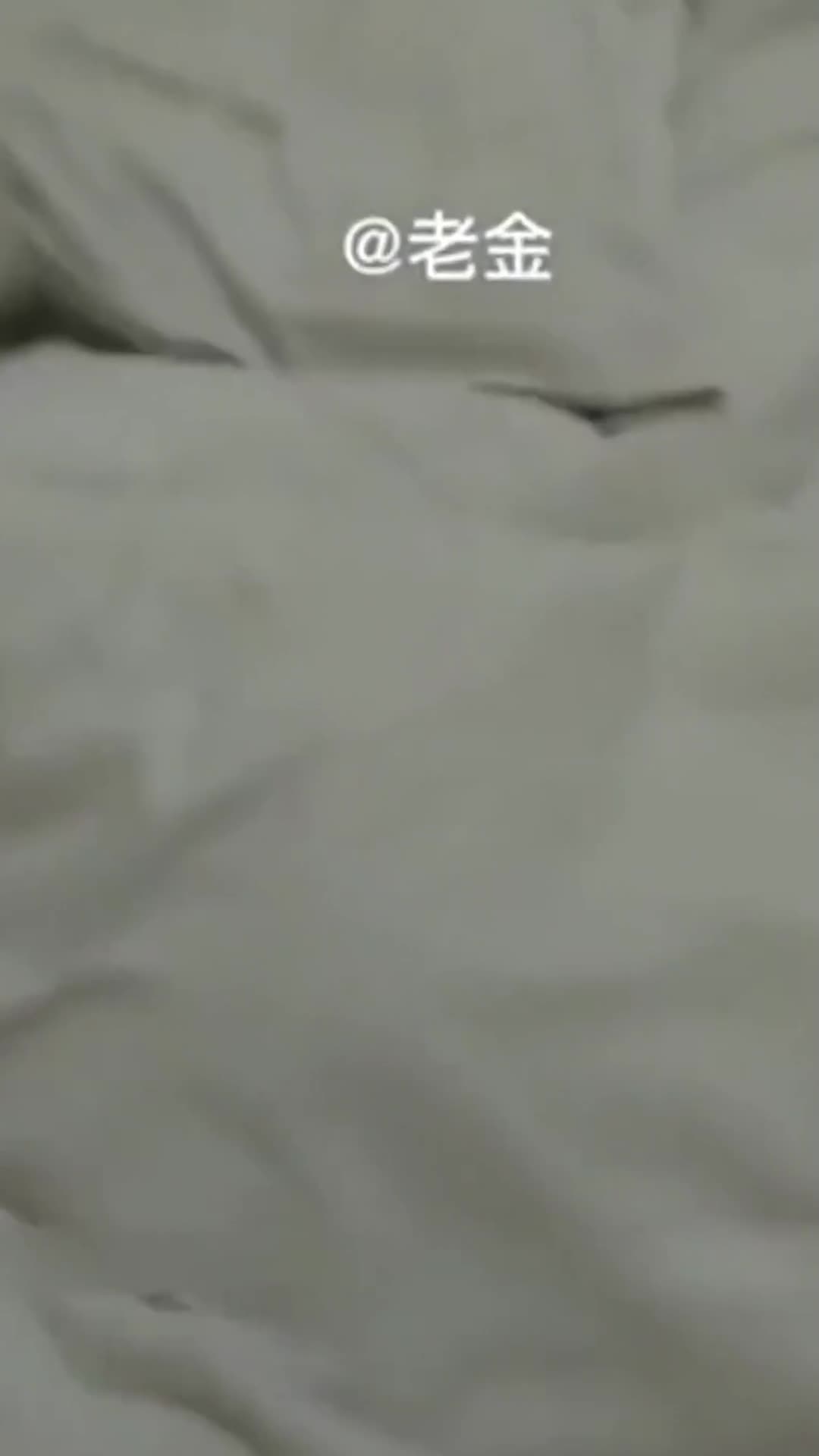 寂寞熟女抠逼自慰，口活一流，一嘴的精液